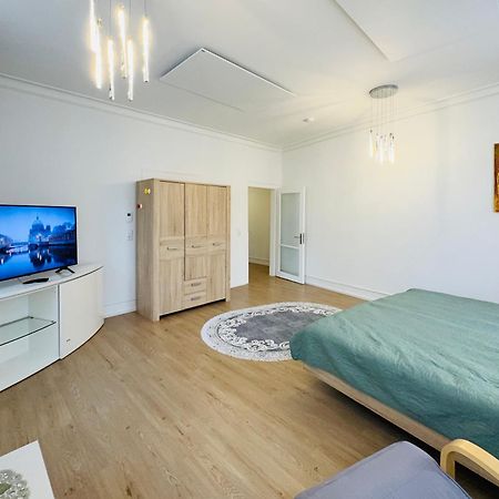 Quiet & Park View - Ulm Mitte Apartment Luaran gambar