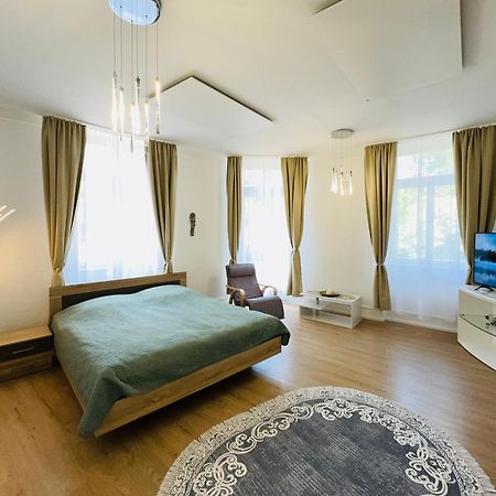 Quiet & Park View - Ulm Mitte Apartment Luaran gambar