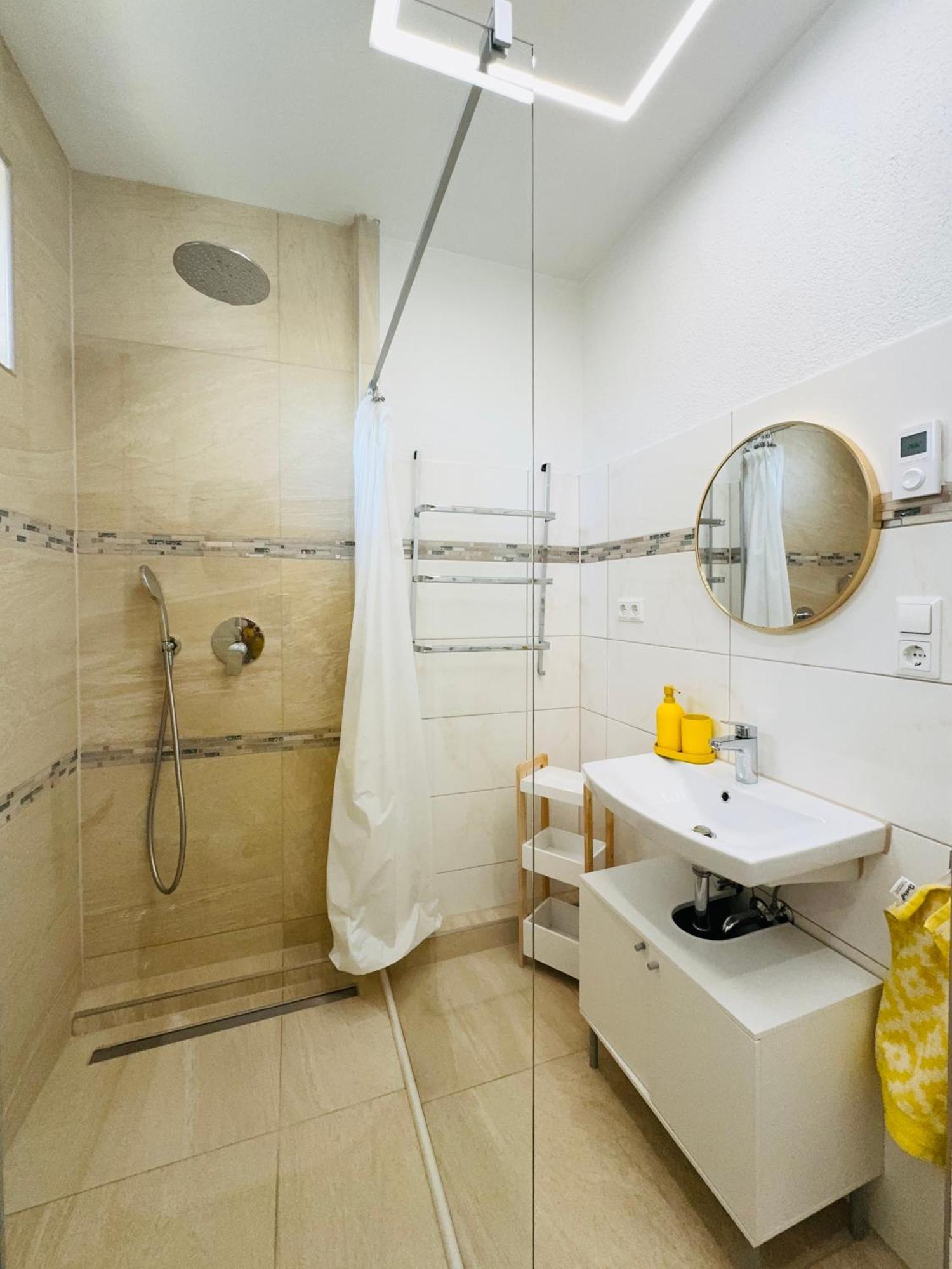 Quiet & Park View - Ulm Mitte Apartment Luaran gambar